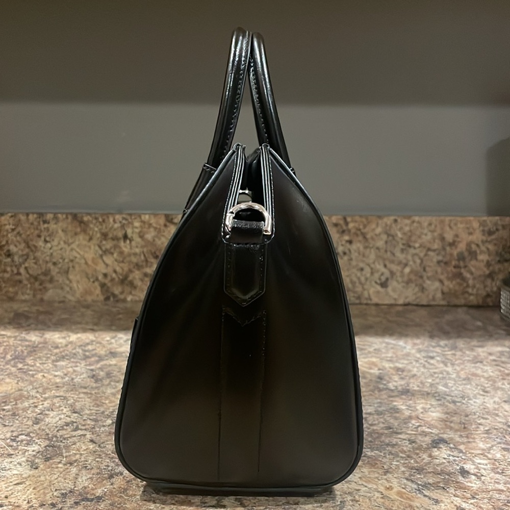 Givenchy Mini Antigona W/Lock - Picture 8 of 8